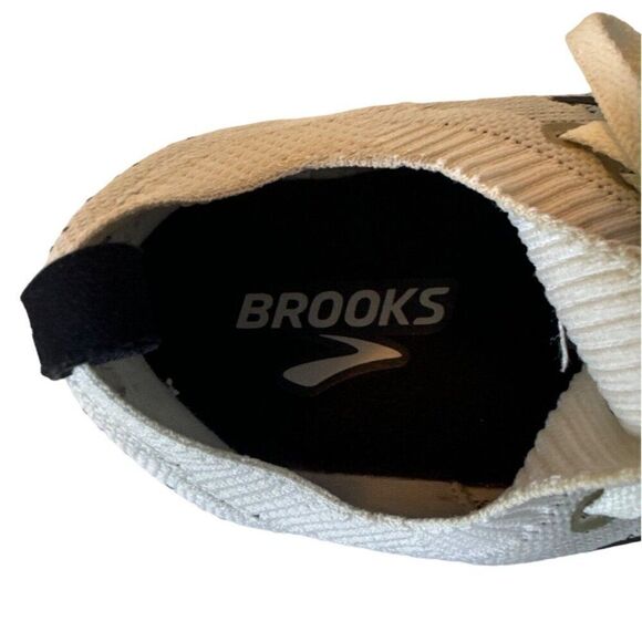 Brooks Levitate Womens Running Shoes Size 8.5 White & Black - Picture 2 of 8